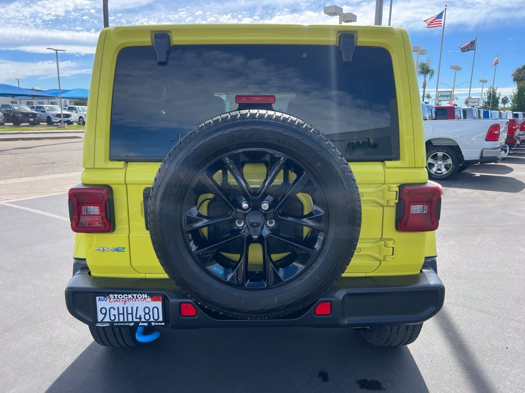 Used 2023 Jeep Wrangler Unlimited Sahara AWD/4WD image 17