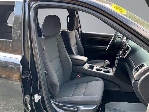 Used 2019 Jeep Grand Cherokee Laredo w/ Security & Convenience Group image 10