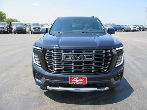 Certified 2025 GMC Yukon Denali Ultimate w/ LPO, Floor Liner Package AWD/4WD image 13