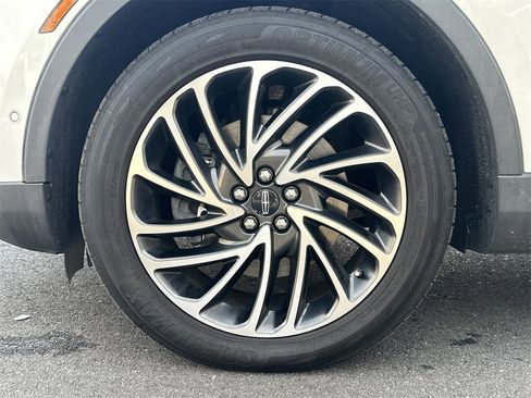 Used 2020 Lincoln Nautilus Reserve image 14