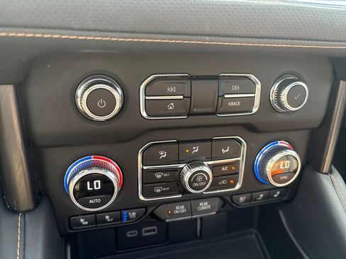 Used 2023 GMC Yukon XL AT4 AWD/4WD image 29
