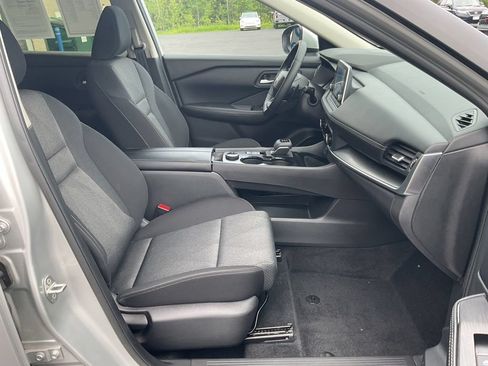 Used 2025 Nissan Rogue SV AWD/4WD image 18