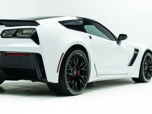 Used 2015 Chevrolet Corvette Z06 w/ 3LZ Preferred Equipment Group image 13