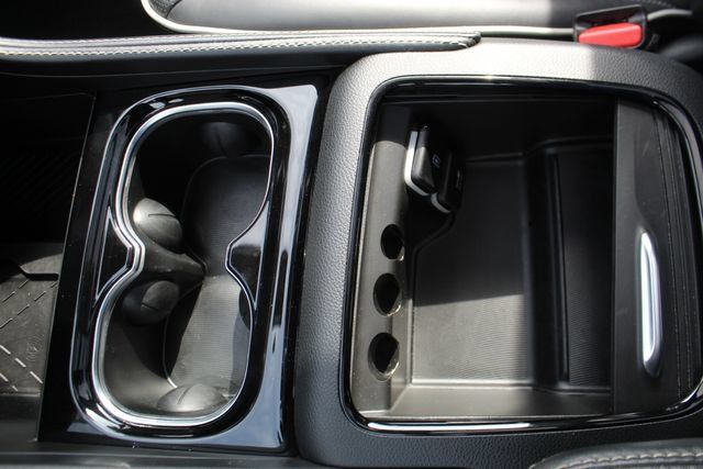 Used 2025 Chrysler Pacifica Limited FWD image 23