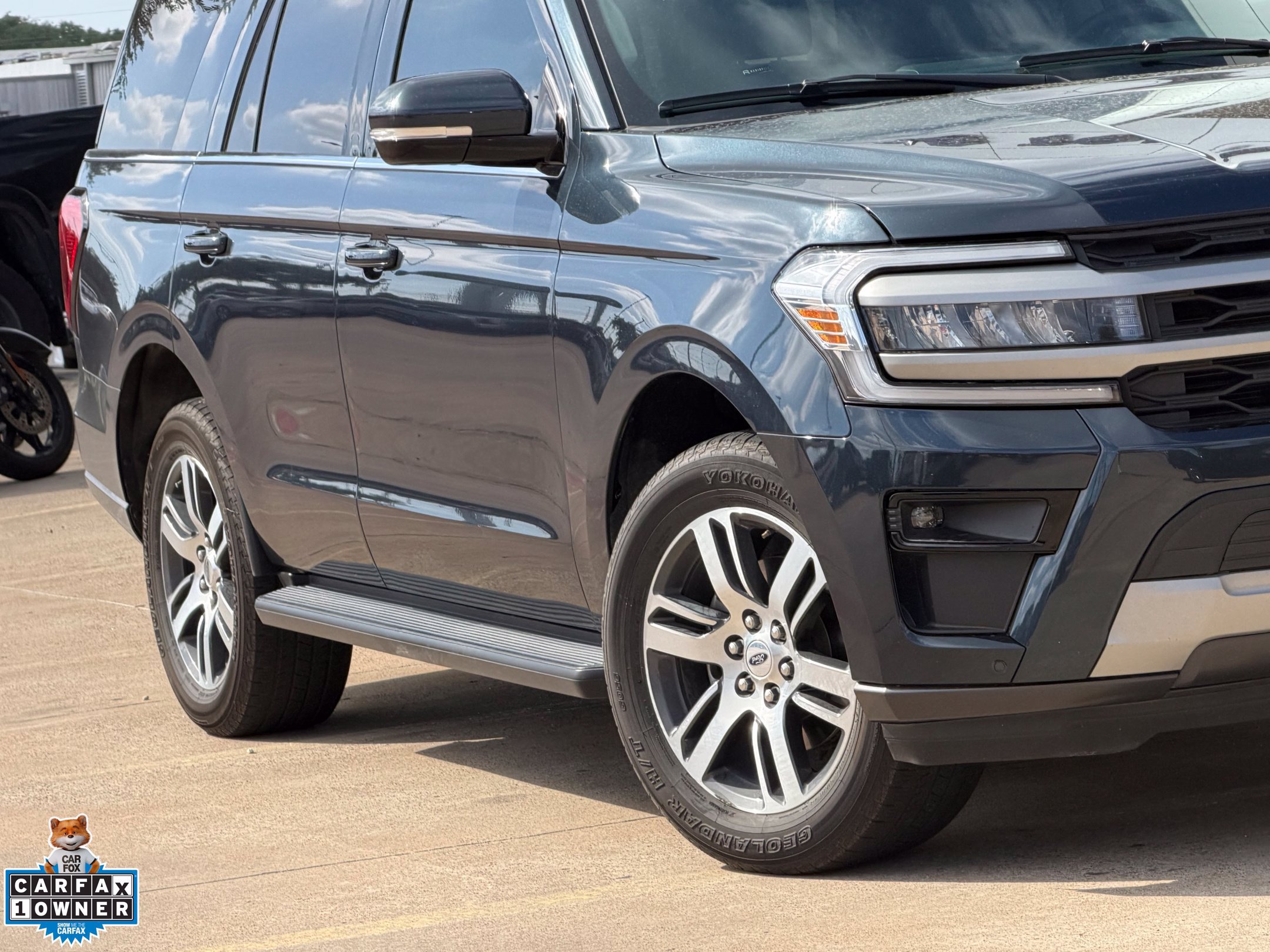 Used 2024 Ford Expedition XLT RWD image 3