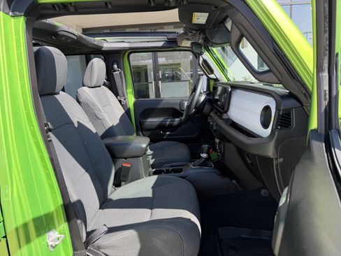 Used 2025 Jeep Wrangler Willys image 25