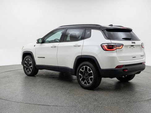 Used 2025 Jeep Compass Trailhawk AWD/4WD image 6