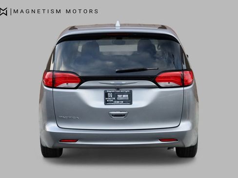 Used 2017 Chrysler Pacifica LX w/ Tire & Wheel Group image 8