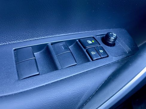 Used 2020 Toyota Corolla SE image 11