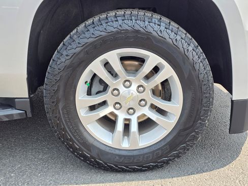 Used 2018 Chevrolet Suburban LT AWD/4WD image 9