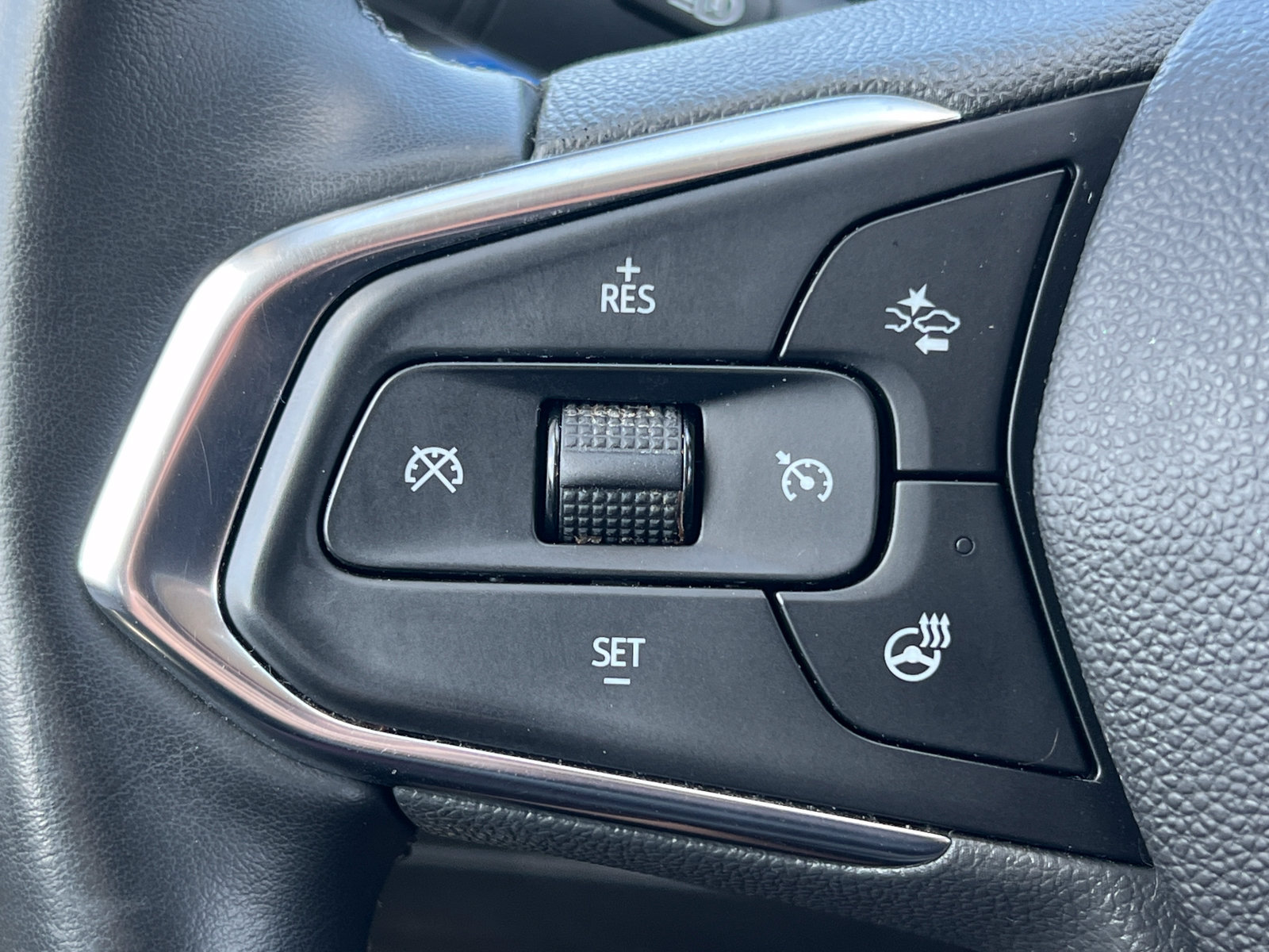 Certified 2024 Chevrolet Trax LT w/ Driver Confidence Package FWD image 21