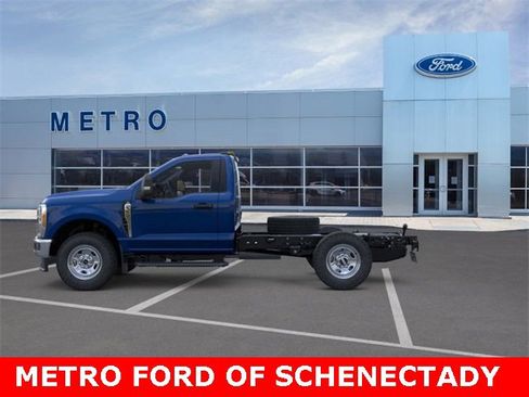 New 2026 Ford F350 XL w/ XL Chrome Package image 4