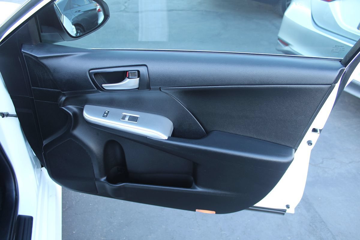 Used 2014 Toyota Camry SE FWD image 18
