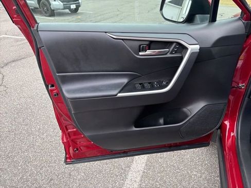 Used 2023 Toyota RAV4 XLE Premium image 11