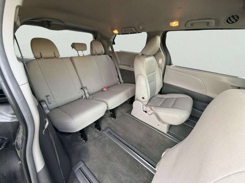 Used 2016 Toyota Sienna XLE Premium AWD/4WD image 30