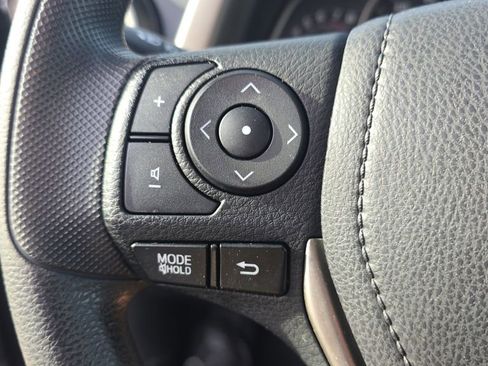 Used 2015 Toyota RAV4 LE FWD image 19