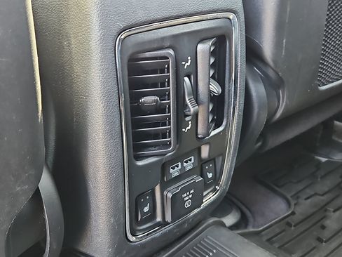 Used 2018 Jeep Grand Cherokee Limited AWD/4WD image 11