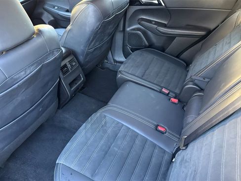 Used 2024 Mitsubishi Outlander FWD image 5