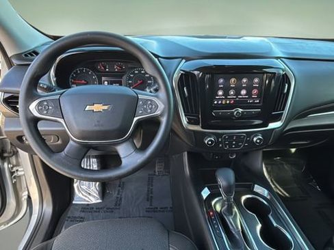 Used 2021 Chevrolet Traverse LS image 9