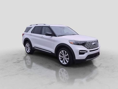 Used 2023 Ford Explorer Platinum w/ Technology Package AWD/4WD image 2