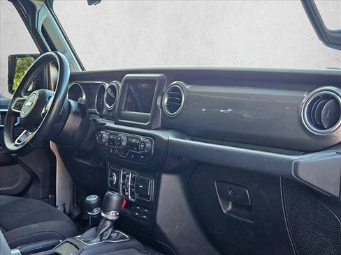 Used 2018 Jeep Wrangler Unlimited Sahara w/ LED Lighting Group AWD/4WD image 17