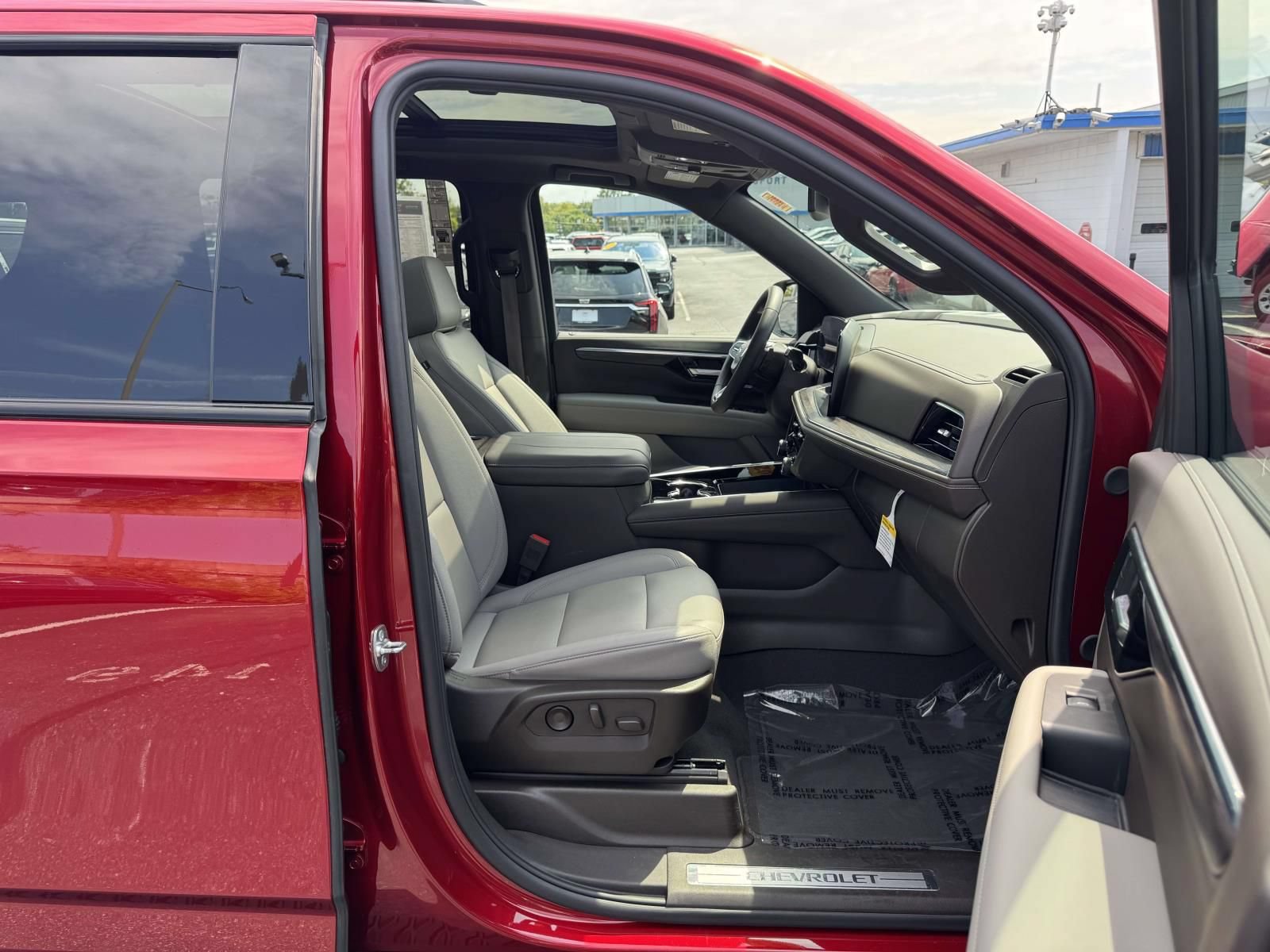 Used 2025 Chevrolet Suburban Z71 w/ Max Trailering Package AWD/4WD image 15