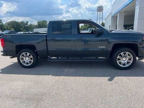 Used 2018 Chevrolet Silverado 1500 LT w/ Texas Edition AWD/4WD image 2