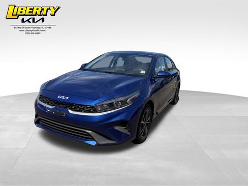Used 2023 Kia Forte LXS FWD image 3