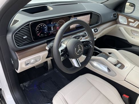 New 2026 Mercedes-Benz GLS 580 4MATIC image 19