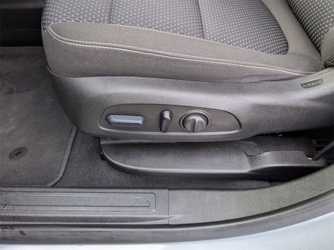 Certified 2023 GMC Acadia SLE w/ Driver Convenience Package image 13