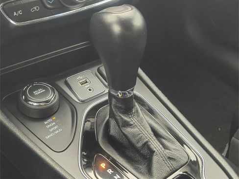 Used 2023 Jeep Cherokee Altitude Lux image 21