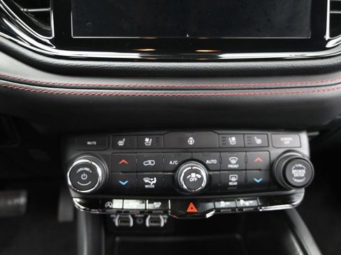 Used 2024 Dodge Durango GT AWD/4WD image 22