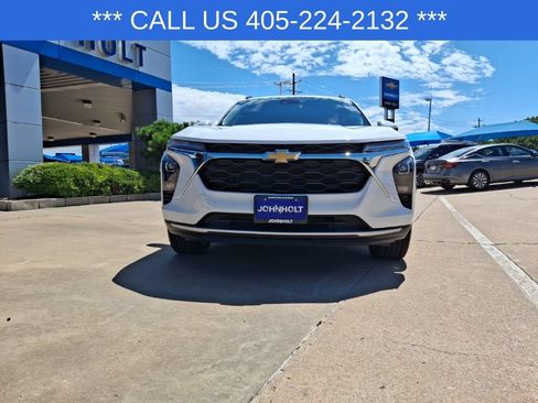 Used 2024 Chevrolet Trax LT w/ Driver Confidence Package FWD image 4