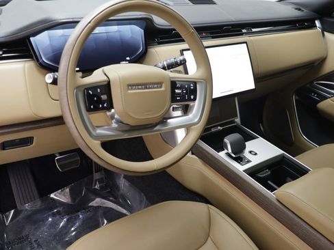 Certified 2025 Land Rover Range Rover Long Wheelbase Autobiography AWD/4WD image 6