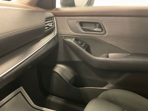 Used 2023 Nissan Rogue S image 24