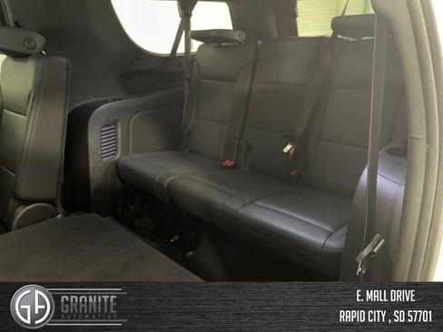 Used 2021 Chevrolet Suburban LT image 31