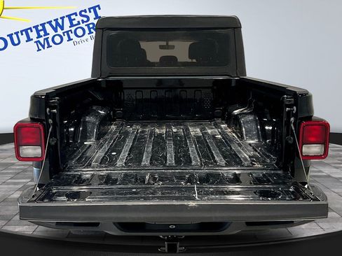 Used 2022 Jeep Gladiator Overland AWD/4WD image 8
