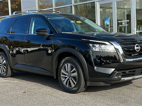 Certified 2024 Nissan Pathfinder SL image 2