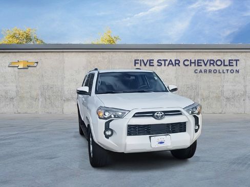 Used 2021 Toyota 4Runner SR5 Premium image 3