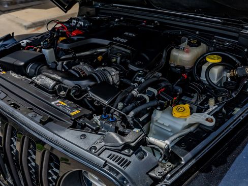 Used 2021 Jeep Gladiator Mojave AWD/4WD image 39