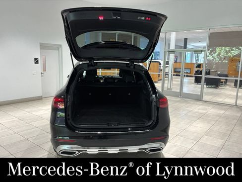 Used 2023 Mercedes-Benz GLC 300 4MATIC image 6