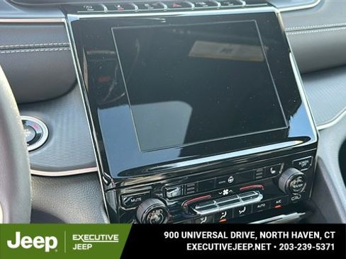 New 2025 Jeep Grand Cherokee Laredo w/ Luxury Tech Group I image 17