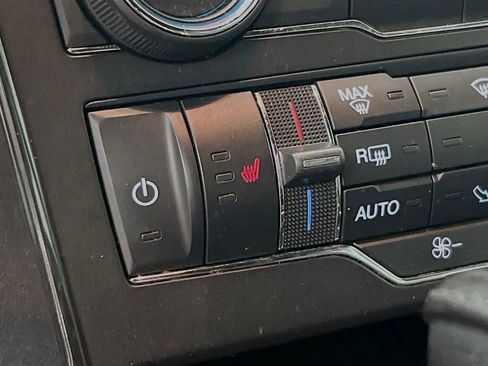 Used 2017 Ford Explorer XLT w/ Equipment Group 202A image 21