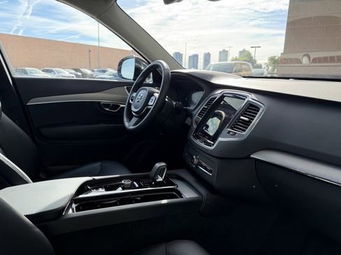 Used 2025 Volvo XC90 B5 Core image 40