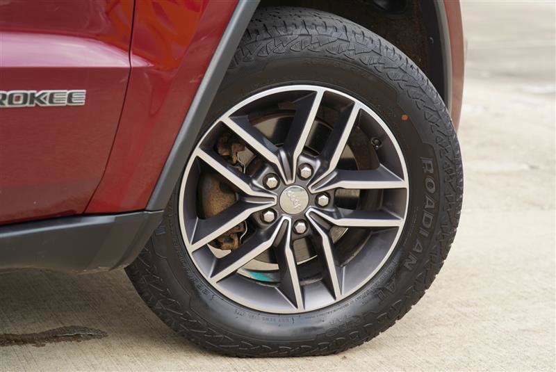 Used 2018 Jeep Grand Cherokee Limited AWD/4WD image 18