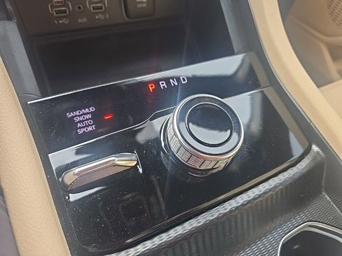 Used 2024 Jeep Grand Cherokee Limited w/ Luxury Tech Group II image 16