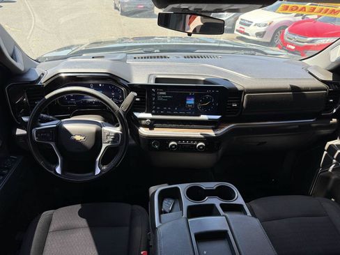 Used 2022 Chevrolet Silverado 1500 LT AWD/4WD image 11
