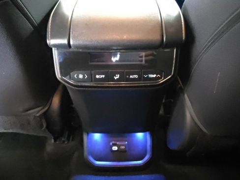 Used 2023 Toyota Highlander LE FWD image 15