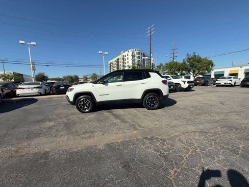 Used 2025 Jeep Compass Trailhawk AWD/4WD image 7