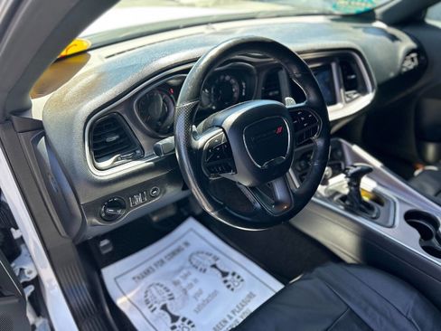 Used 2019 Dodge Challenger R/T w/ Driver Convenience Group RWD image 9